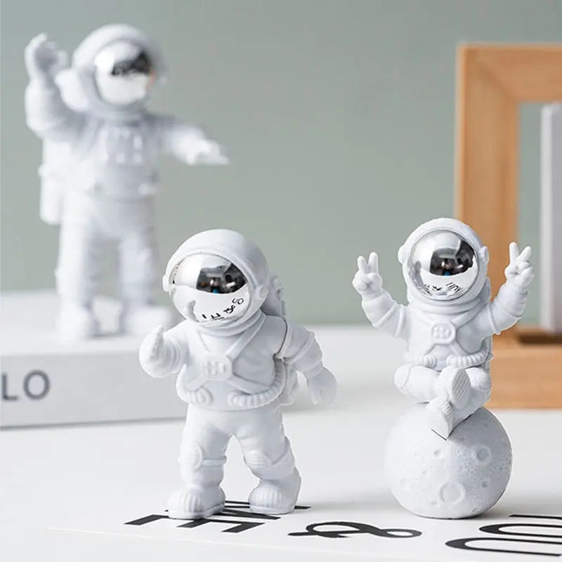 3 Piece Astronaut Figurines Decors A CheckBox