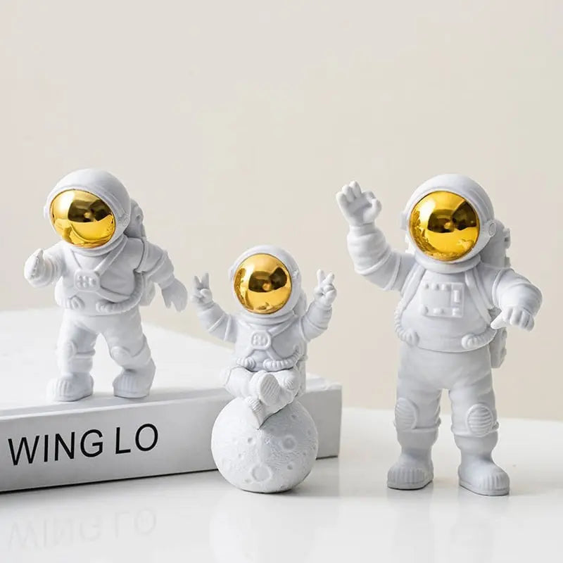 3 Piece Astronaut Figurines Decors A CheckBox