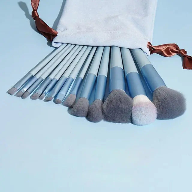 Gracefully Tapered Handles, Seamless Makeup Distribution