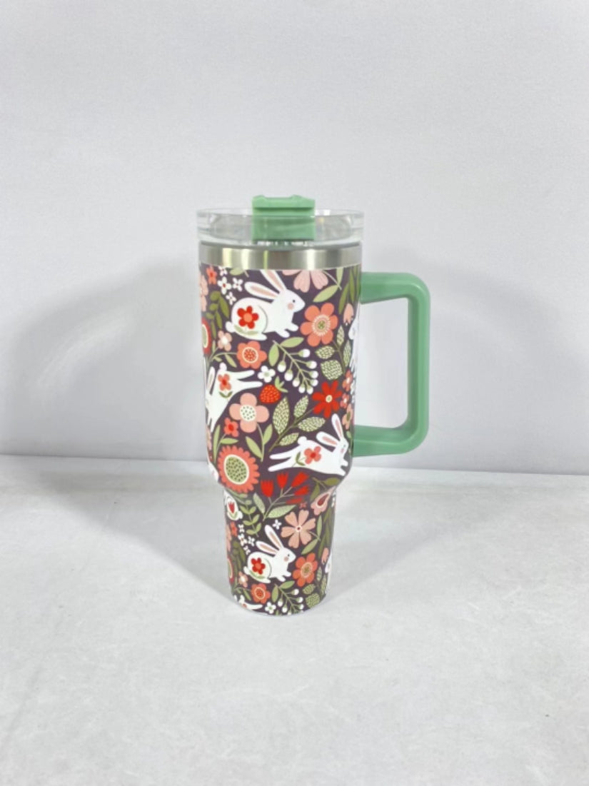 Vacuum tumbler with festive design